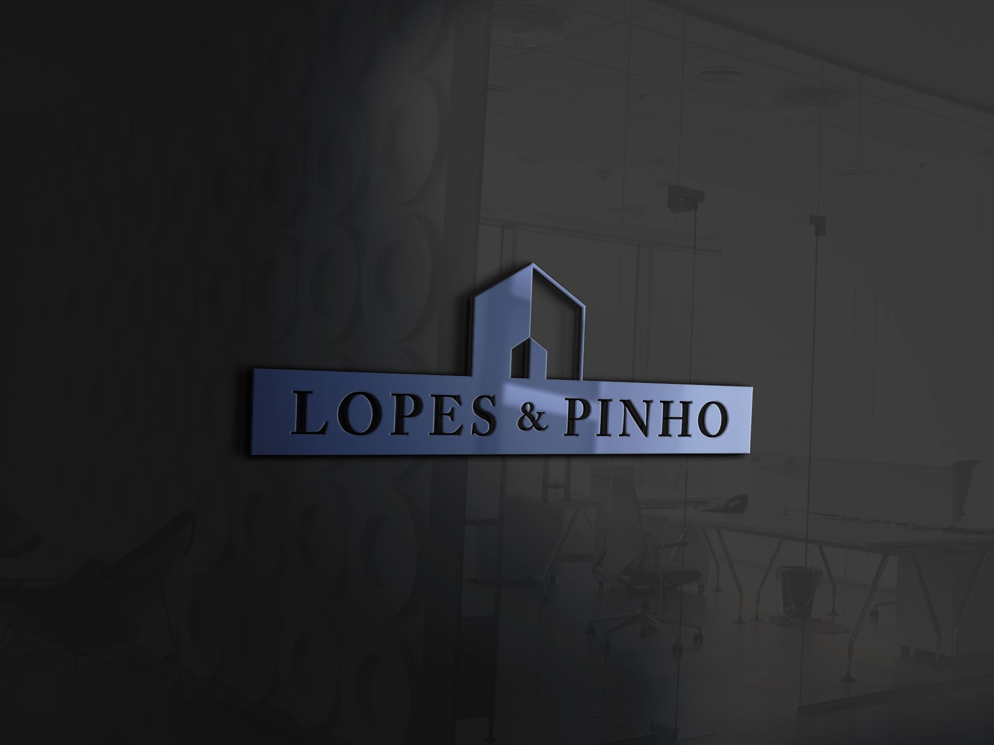 Logomarca Lopes & Pinho aplicada em fundo preto.